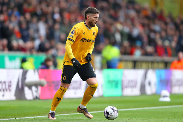 更是对足球 更是对足球